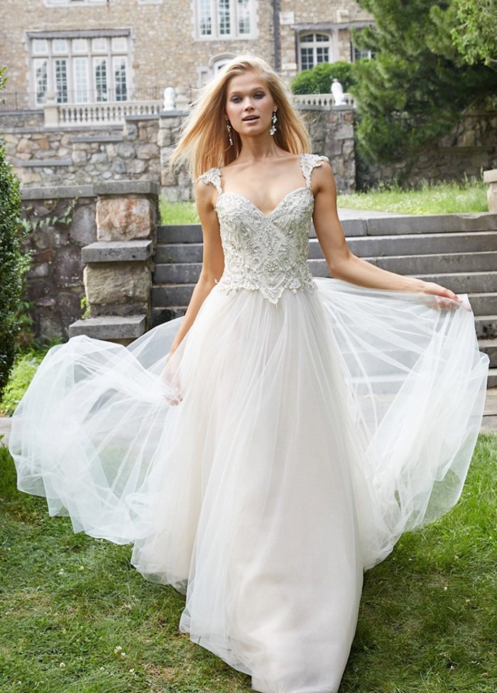 sweetheart neckline with cap sleeves